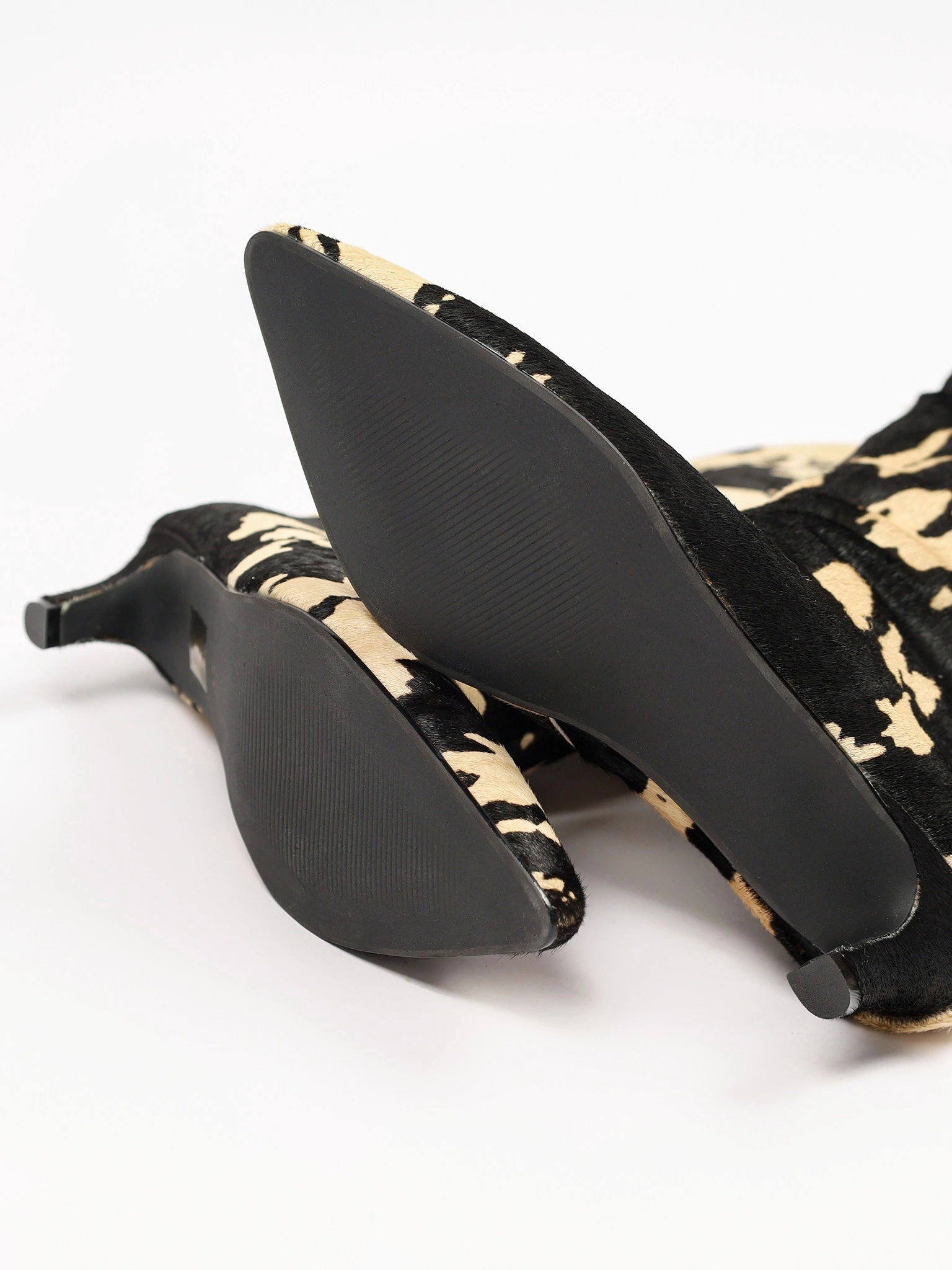 Сапоги с абстрактным рисунком на среднем каблуке